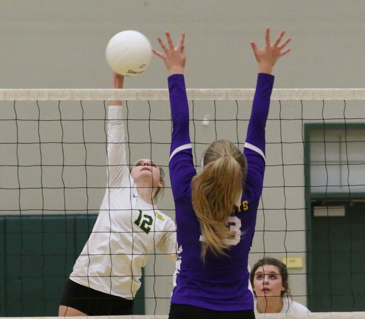 VALLEY BOUND: Golden Bears dispatch Mustangs, advance to championship